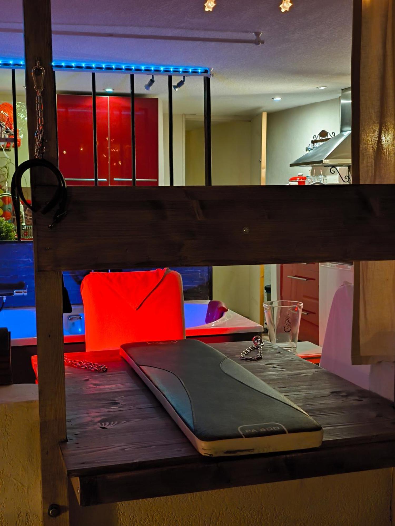 Love-Room Discret 40 M2 Bormes Les Mimosas Village Avec Terrasse Exterior foto