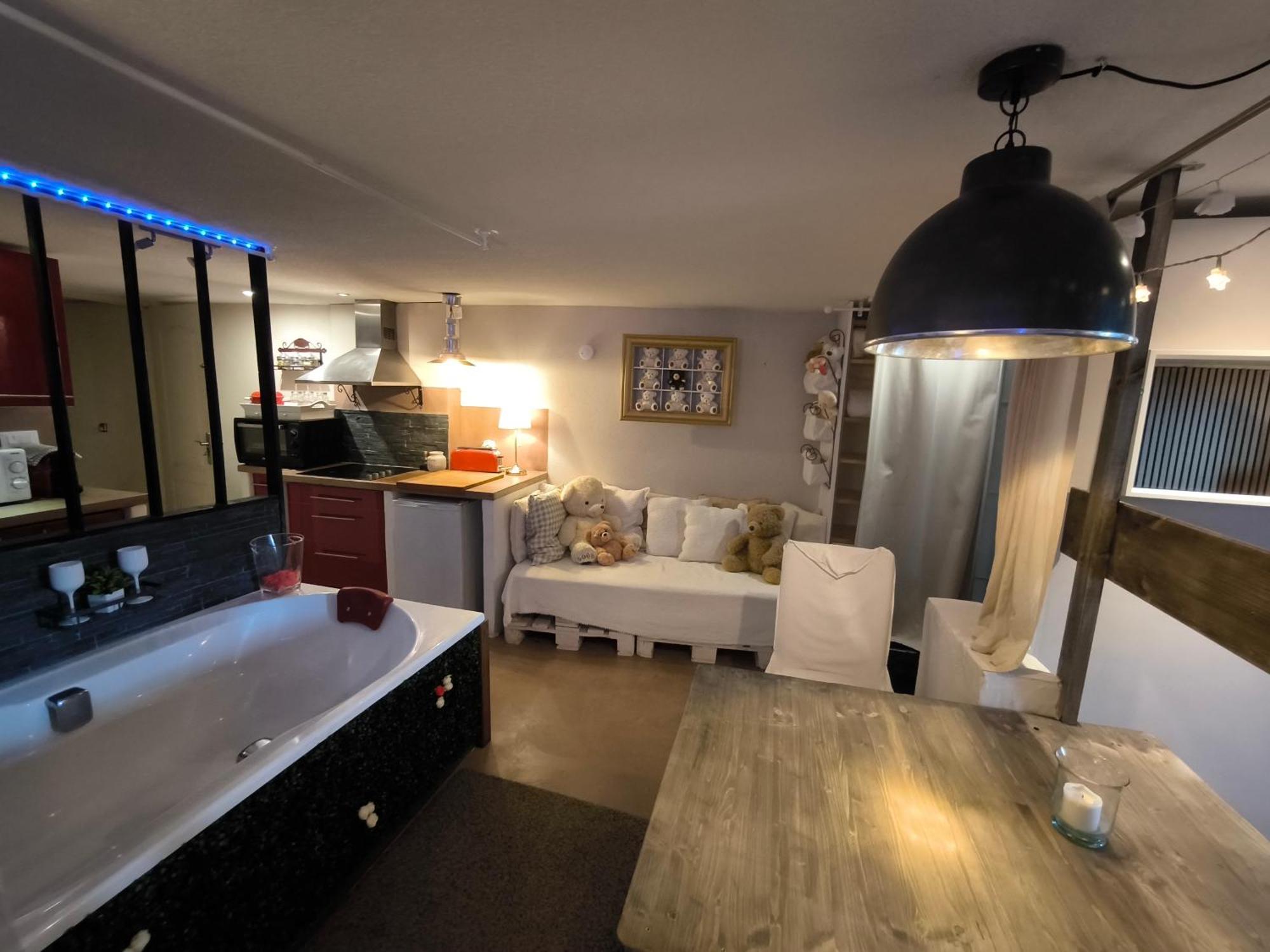 Love-Room Discret 40 M2 Bormes Les Mimosas Village Avec Terrasse Exterior foto